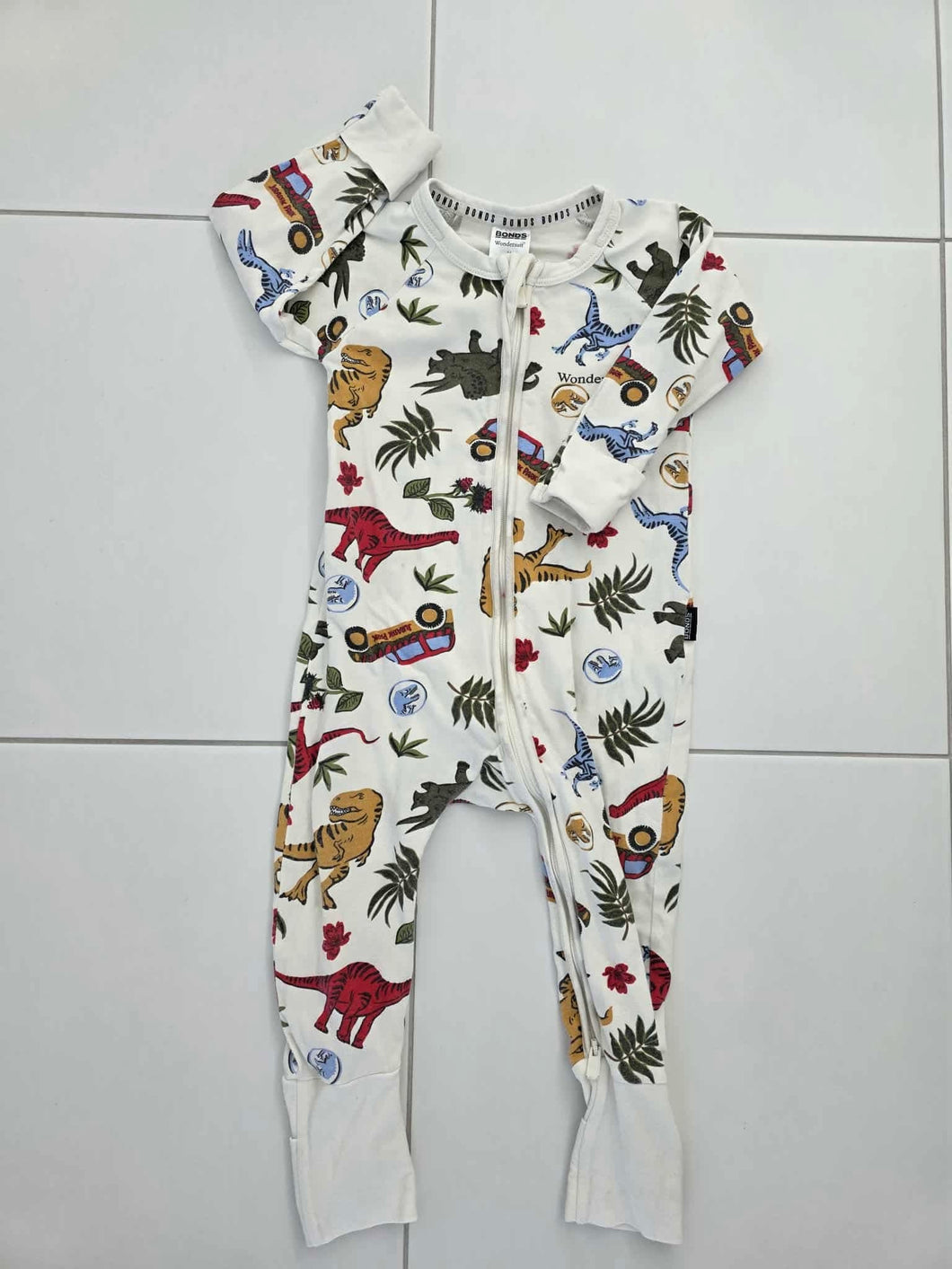 EUC SIZE 6-12 MONTHS