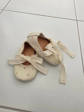 Load image into Gallery viewer, Pre-Loved Jamie Kay SIZE EU 17-18