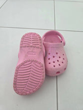 Load image into Gallery viewer, Pre-Loved Crocs SIZE C8