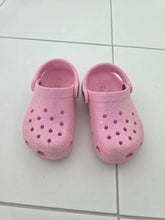 Load image into Gallery viewer, Pre-Loved Crocs SIZE C8
