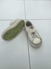 Load image into Gallery viewer, Pre-Loved Nike SIZE uk 5.5