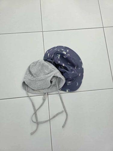 Pre-Loved Salty Shreds 3-6 swim shorts & 2 toshi hats xs