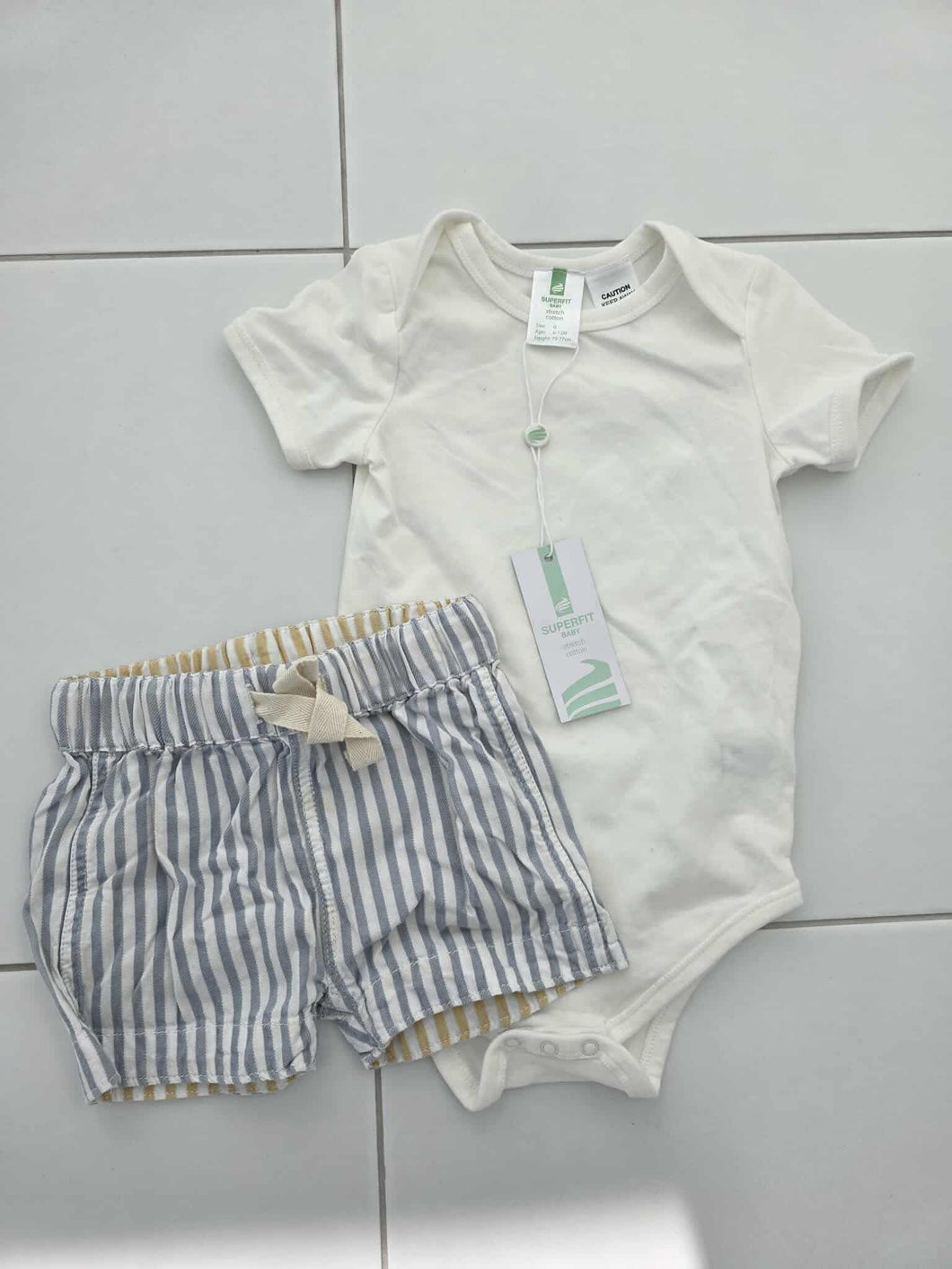 Pre-Loved Superfit/ Hux 6-12 Months