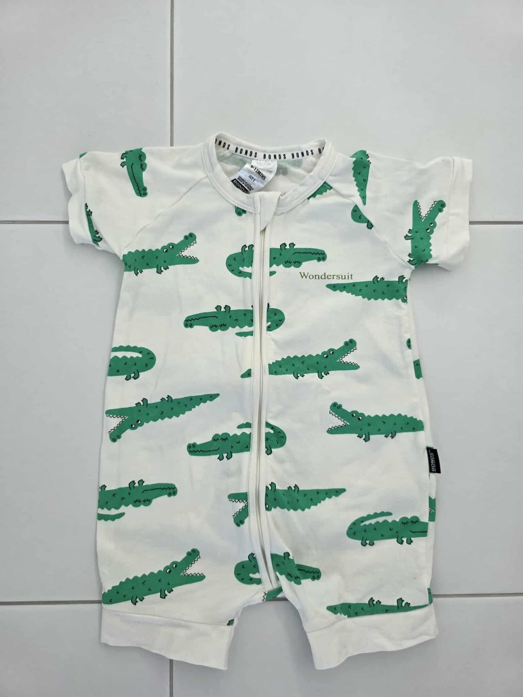 EUC SIZE 6-12 MONTHS
