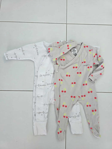 EUC SIZE SMALL NEWBORN