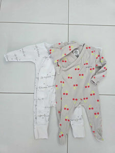 EUC SIZE SMALL NEWBORN
