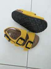 Load image into Gallery viewer, Pre-Loved Salty Shreds Size 5